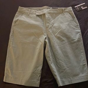 NWT Bermuda shorts  size 16